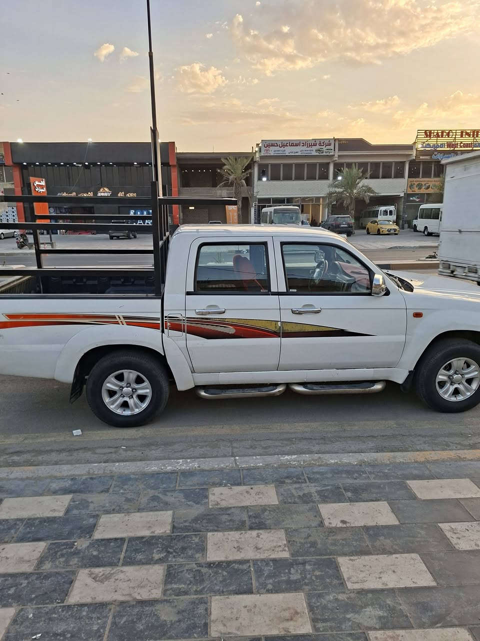 سلام عليكم بيكم سكاي للبيع سياره بسمي سياره خير من الله كير ومكينه كفولات لا ضربه ولا صبغ مكاني بغداد البلديات سعرهه ٥٠ وبيهه مجال ***********
