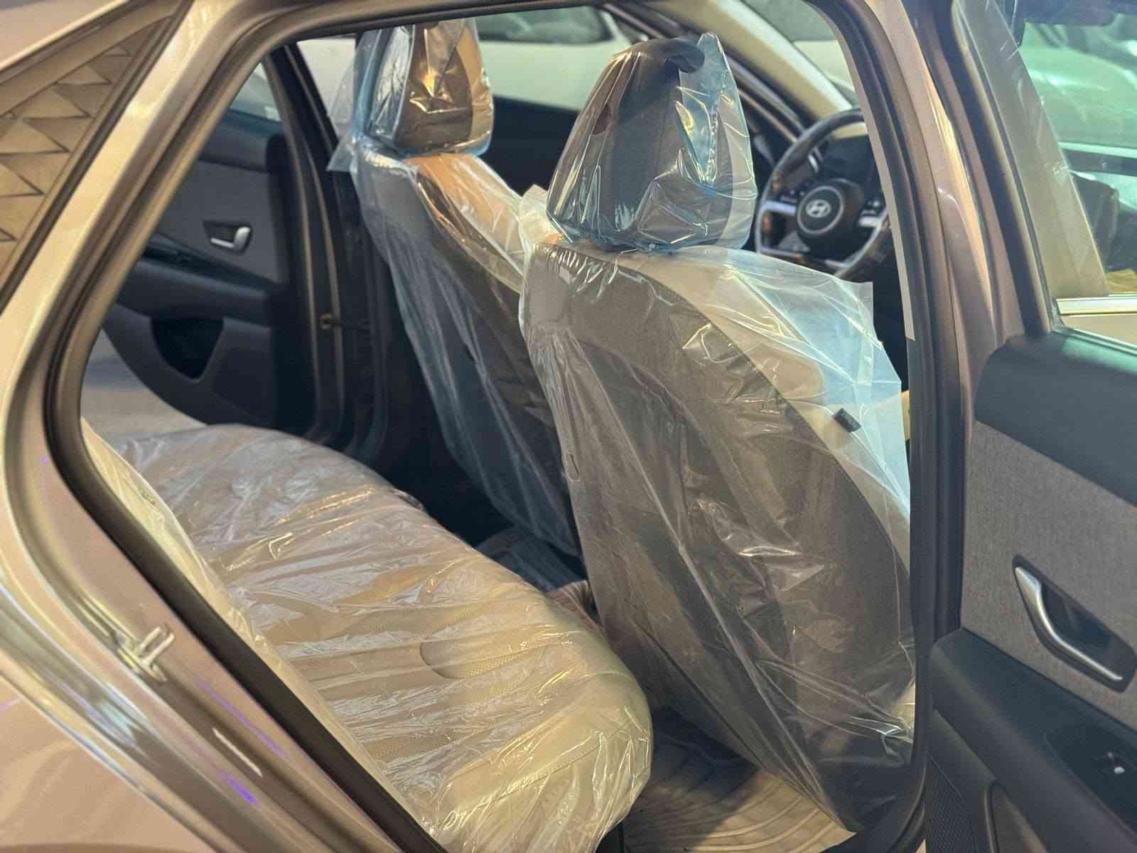 🔥 للبيع هونداي النترا هايبرد 2025 🔥
📍وارد امريكي لمتد – فل كامل
📏 الممشى:  29الف ميل 
✨ المواصفات: • شاشة كبيرة + عدادات ديجتال
• كاميره خلفيه دواره
• مكينه 1600 هايبرد
• تدفئه مقاعد
• شاحن وايرس
• مقعد السائق كهرباء 
• فتحة سقف سلايد رؤف
• تشغيل بصمة عن بعد + بصمه ابواب
•  سستم صوت Bose 
• رادارات امامية قيادة ذاتيه 
• رادارات جانبيه نقطة عمياء
• رادارات خلفية تبية عبور + بريك ذاتي
• كراسي جلد فاخرة + داخل لونين 
• اشاير بالمري
• لدات نهارية اماميه 
• حساس هواء اطار
• صندوق ذكي
• وضعيات قيادة سمارت نورمال سبورت ايكو
• لايتات زنون 
• ذاكره خزن ميموري وضعين
الاتصال والاستفسار
*********** اتصال او واتساب
