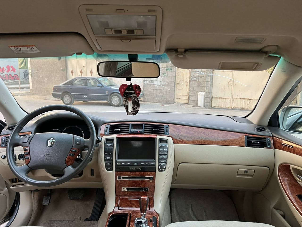 شاینە 2005 مووس 182
ڤول مواسەڤات بێ سڵایدوو جڵد سێ پەردەو سەلاجەو مەرکەزی ساردوو گەرموو برێک مەزبووت بەشەرت تەقەو ڕەقەی نیە جامی هەڵگیراوە کامل حەماموو پۆڵیش کراوە شوێن مووس وەک ساق سەقف شوشەی گۆڕینەوەش ئەکەم لەسەر دڵگرتن سەیارەکە لۆک لۆکە ماشەڵا چرکەی نیە بۆزانیاری زیاتر پەیوەندی بکەن 
***********
***********
