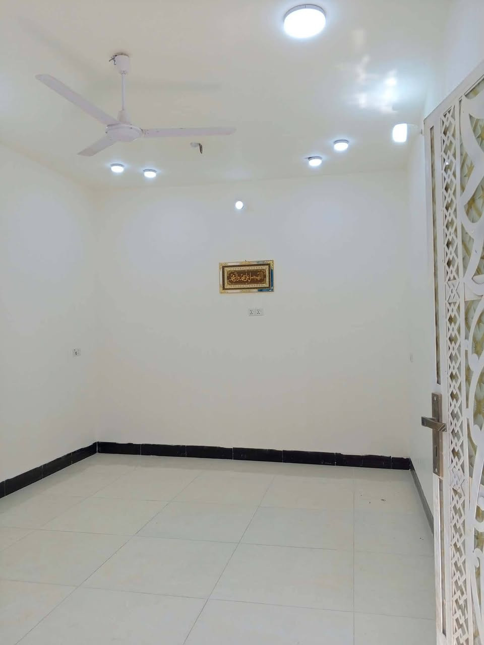 مشتمل للبيع الموقع البستنه
المساحه ١٢٥ جاهز 
غرفه 
مطبخ 
هول 
مضيف 
صحيات داخليه خارجيه
عمل ممتاز البناء حديث
الدار للمقاولات استفسار اكثر اتصل  
***********
