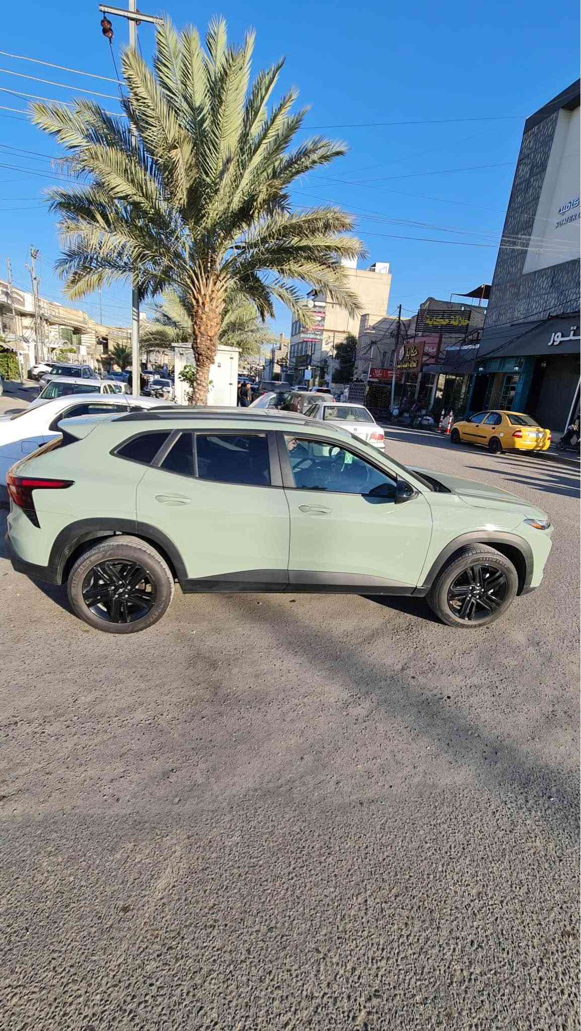 💚 بسم الله الرحمن الرحيم 💚
الحلوة للبيع 💚
شوفرليت تراكس ٢٠٢٤ اكتيف 💚
محرك : 1200 Turbo 
3 سلندر

حادثها : تبديل دعامية أمامية نفس اللون بلادية مال Activ فقط وبارد بجاملغ الخلفي يعني سيارة بدون صبغ 

اللون : أخضر مميز 💚

 عداد المسافة : 30km الف 

المواصفات : Activ 1/1 فوول 💚

( كشن كهربائي ، كشنات تدفئة، سلاید فتحة ، شاحن وايرلس لاسلکي ، ابواب بصمە ، تشغیل عن بعد ، دخول ذکي، بصمە تشغیل ، کیج الکتروني کامل ، لایتات لید و زنون ، بك لایت لید  ،رادار امامي  ، کامیرا خلفيە، حساسات خلفي, کشنات هیتر جلد کهربائي ، تدفئة استيرين ، اندرويد أوتو ، أبل كاربلاي ، تحديد مسار ، مثبت سرعة ، نقط عمياء ، ) 
العنوان : كربلاء المقدسة 
السيارة حرة بدون رقم تترقم أي محافظة 
رقم التواصل*********** بي واتساب كربلاء, العراق
