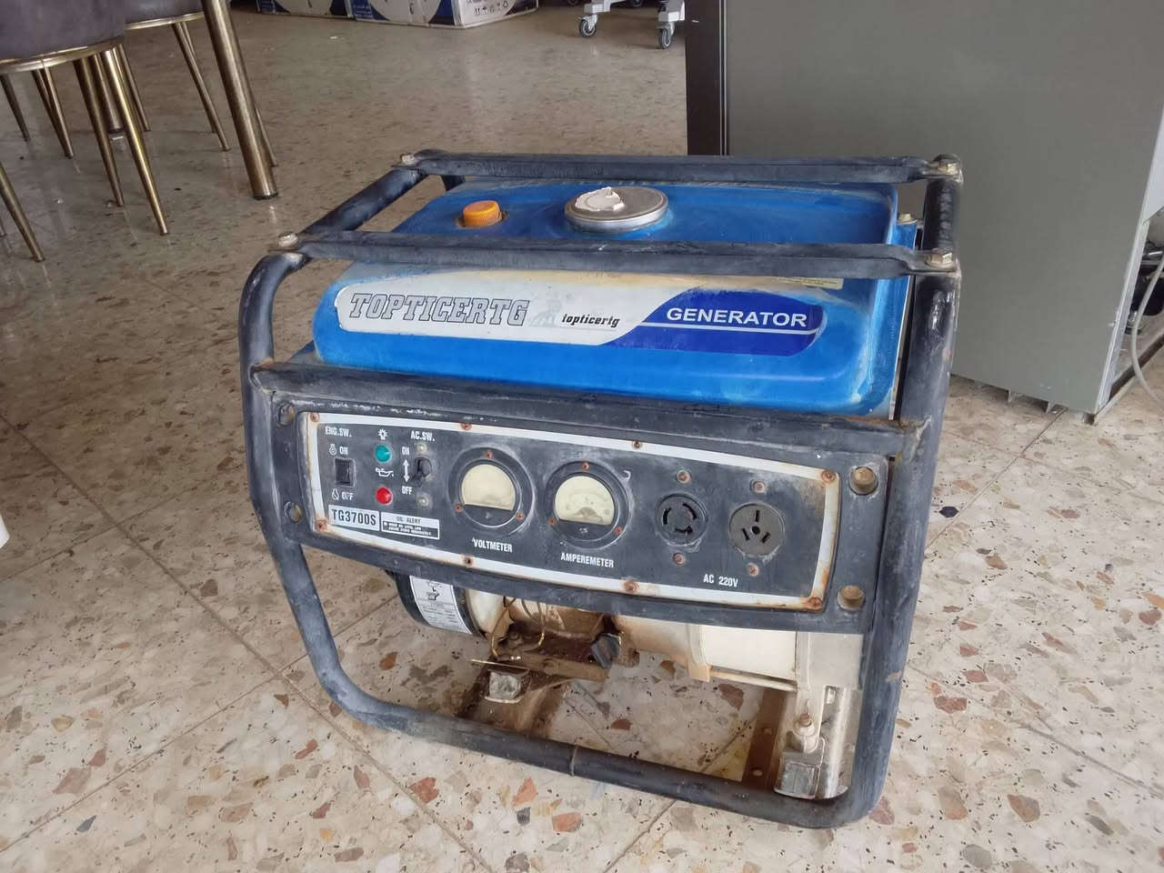 اشتري مكيفات طنين من 80 ل 120 الف حسب نوعه 
سبلت طنين من 130 ل 150 
3طن من 150 ل 200
مبردات كونترات مطورات مولدات اي شي د عتيك دخل بعقوبة *********** تصال 
 *********** وتساب
