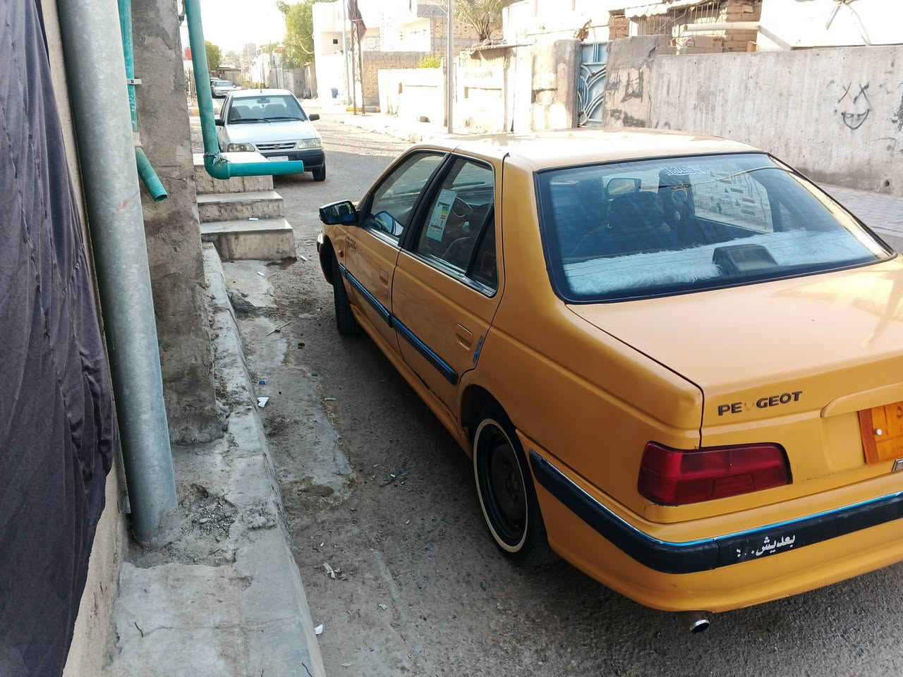 السلام وعليكم سياره بيجو بارص مديل 15 سياره نضيفه دواخل كهربائيلت كلها شغاله مكينه كيرحداده ترايك وين ما تريد سنويه تنتهي 27 شرط التحويل السعر 33 مراوس اراوس حسب القناعه ***********
