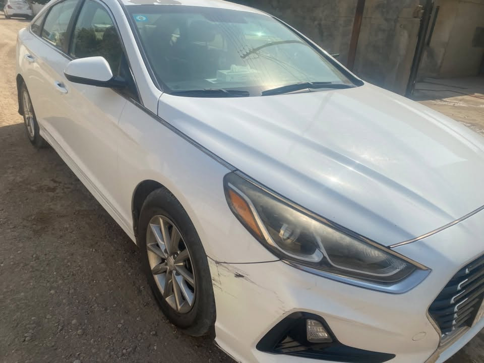 سوناتا امريكي  se 
مكينة gdi بدون تنقيص 
بغداد بأسمي السنوية ساقطة
ماشية ٨٨ ميل 
السيارة فقط محتاجة صدر امامي 
الضرر باب خلف السائق والجاملغ الايمن الخلفي الصبغ فقط رش من امريكا بس ابيعها صبغ حزام   
بيها تكشير بالقمارة موضح بالصور  
سعرها ١١٥ وبيها مجال تجي تفحص وتقتنع وتشلع عيوني 
*********** 
واتساب 
مكان السيارة ابي غريب الزيتون
