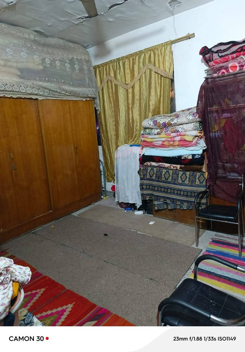 السلام عليكم ورحمة الله وبركاته..
عندي بيت بحي السفير 125 متر 5*25 طابق ونصف فرع أفران علي الهادي.. ثاني فرع على اليمين..
رايدة 75 وبي مجال.. سند 25.
*ملاحظة:البيت حالياً فارغ تشتري وتستلم مباشر. 

للأتصال أو واتساب..
***********
