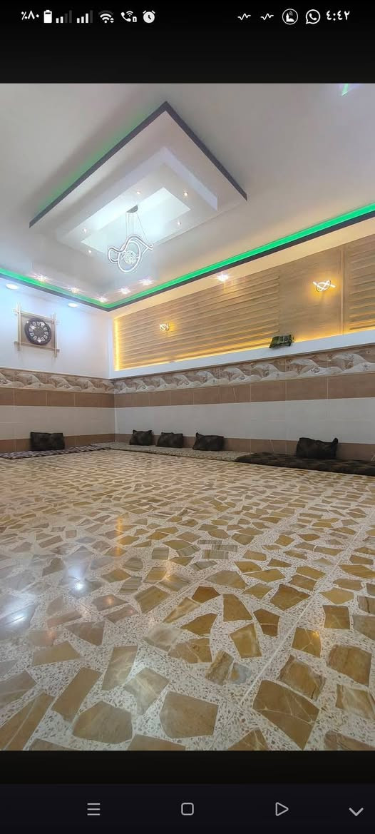 بيت للبيع في منطقة القوسيات قرب المدرسة الصينية موبايل ***********   المساحه 200مترواجهه10*20   بناء حديث وبيه وصل بلدية السعر ٨٥ وبيه مجال
