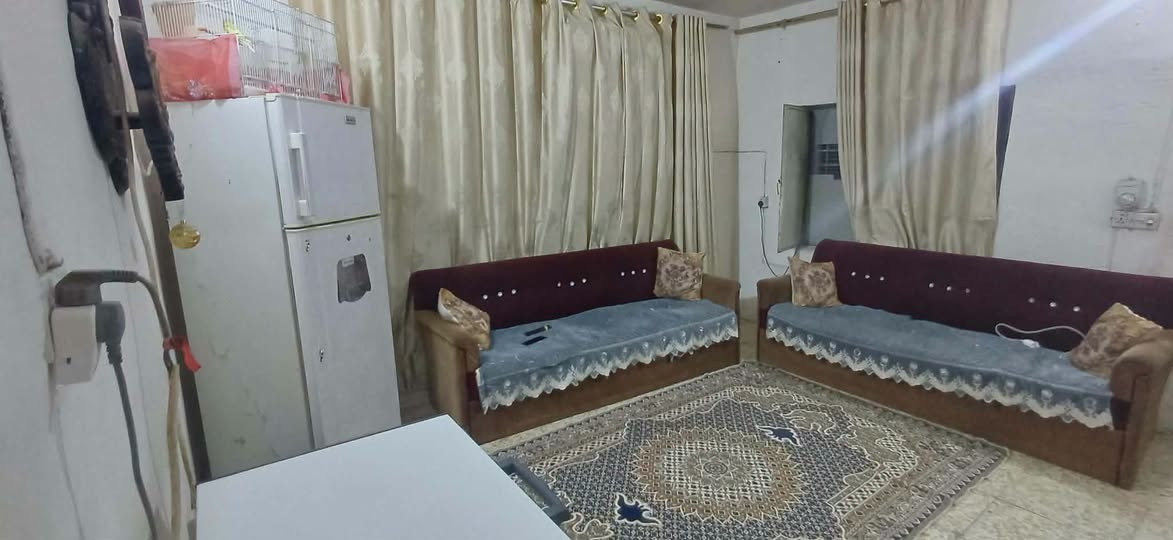 يالله    اعلان : عقار للبيع ( طابو ملك صرف   في الزعفرانيه 

🔸 موقع العقار :  نهايه شارع المعهد قرب حسينيه الصادق الامين
 

🔸 مساحة العقار : (140) متر واجهيه (9)   نزال( 16)

🔸 جنس العقار : ,طابو ملك صرف طابق ونص 

🏗 يحتوي على   طارمه ستقبال صاله مطبخ غرفنين نوم

صحيات منور 

🏕 طابق ثاني غرفتين نوم بعدهن ما كاملات 

بناء قديم  نضيف 

للاستفسار يرجى الاتصال بلرقم او اتصال او واتساب 

***********

او مراجه مكتب الاماكن للعقارات

نص مكتوب في الصور:
- 19:55 2026/6/1 POCO M7