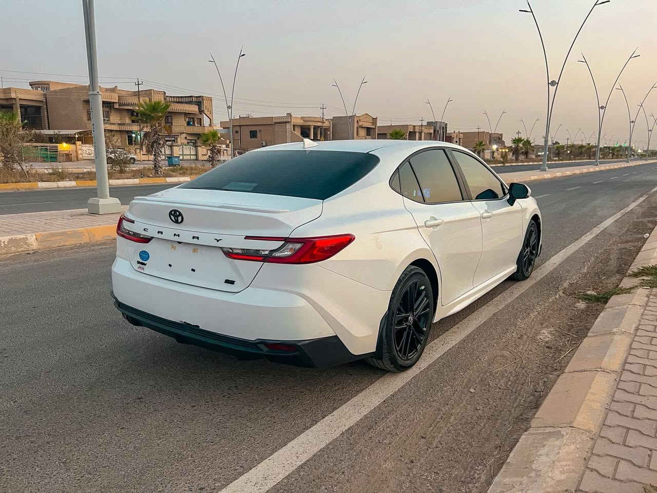 كامري ٢٥ مواصاتSe هايبرد بانزين
معروفه المواصفات se
حادثه موضح بلصوره مع السونار 
كير محرك شرط
صدر امامي خلفي مال شركه 
تخم تاير جديد
رقم بغداد بسمي تحويل مباشر
سعر ٢٢٠ بيه مجال للشراي
مكان الفلوجه
***********

