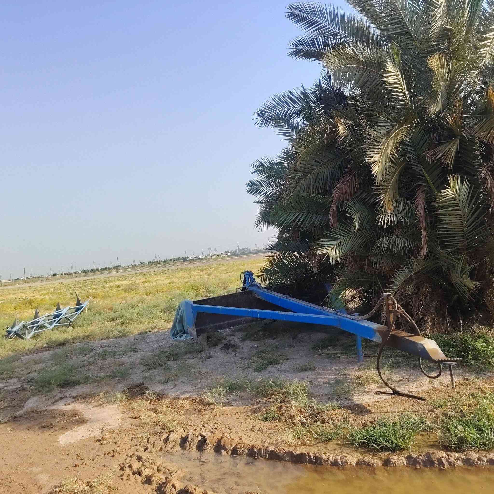 سلام عليكم  للبيع   فدان ومعدلان  المعدلان مامشتغل 70 دونم   والفدان ترويساتة جدد  الفدان بي كسرين ومضحات  بل صور  واي ستفسار اكثر اتصال علا رقم ***********. ***********
