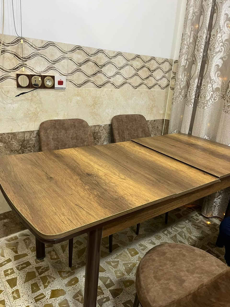 ميز وكراسي ٦ للبيع
فقط داخل الموصل جديد استعمال شهر بس يصير حجمين مثل ما واضح بلصور السعر٢٢٥ وبينو مجال للتواصل خاص أو على هاذا الرقم ***********
