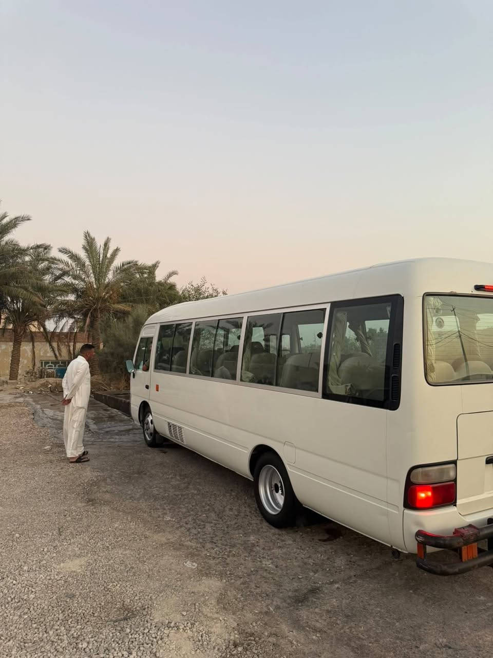 كوستر ٢٠١٥ كفاله عامه من الصبغ والشخط من جميع النواحي بسمي جاهزه من حداديه اي نقص مابيهه ***********

