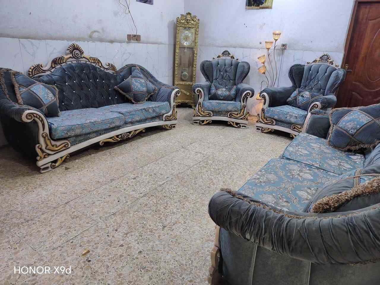 تخم زان تركي تكمه نظيف جدا 8مقاعد ب250الف وبي مجال المكان الوشاش *********** يوجد توصيل بكروة يوجد واتس اب

نص مكتوب في الصور:
- HONOR X9d