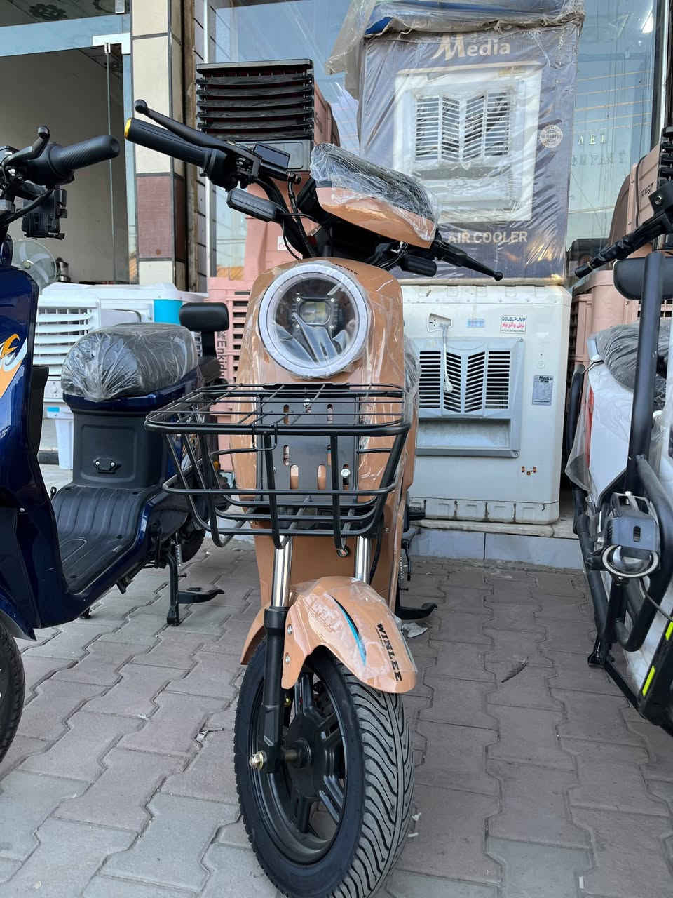 🔥🏍️ إلى زبائن شركة الخمائل الكرام 🏍️🔥
وصلتكم تشكيلة مميزة من الدراجات، اختاروا اللي يناسبكم 👇

💥 وحش الكون
⚡ ريان حجم 14
🔥 R9

✨ جودة، أناقة وأداء يخليك تختار بثقة ✨

📍 العنوان: واسط – قضاء الصويرة – شارع كصيبة
📩 للاستفسار: مراسلة الصفحة
📞 رقم الشركة: ***********

🏍️ شركة الخمائل للدراجات
اختيارك يبدأ من الخمائل 🤍

