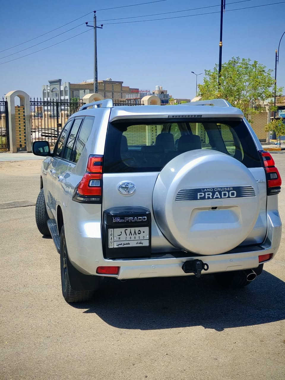 السلام عليكم Land Cruiser Prado 2013 
مواصفات گويتي السيارة جديدة مگفولة بدون صبغ عدا الدعامية الأمامية حداديته جديدة دواخله جديدة تخم تايرات جديد مگينته وگيره بالكارتون السيارة ماشية 105 الاف ثلاجة وسطية زنون امامي حساسات خلفي كامرة خلفية العدة والجك جديدة بالجنطة مامستخدمة مگان السيارة كربلاء المقدسة ب285 وبيه مجال ***********
