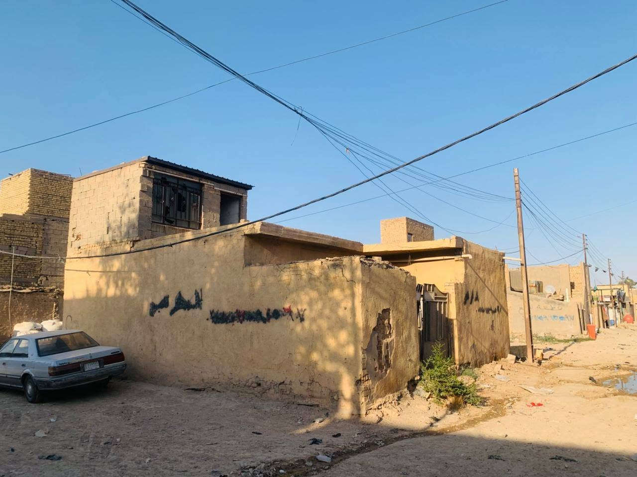 السلام عليكم
100متر مربعه ركن  مثل مظاهره امامكم بيها بناء بيها تعبان باسمي تحويل مباشر 
عنوانها قبل نهاية شارع الشمري 
للتواصل
***********
