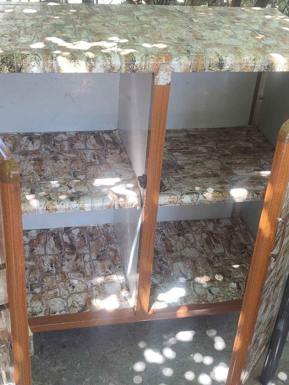 للبيع كاونتر وميز تلفزيون او دولاب 
السعر 70الف بيه مجال للطيبين
للستفسار ***********
