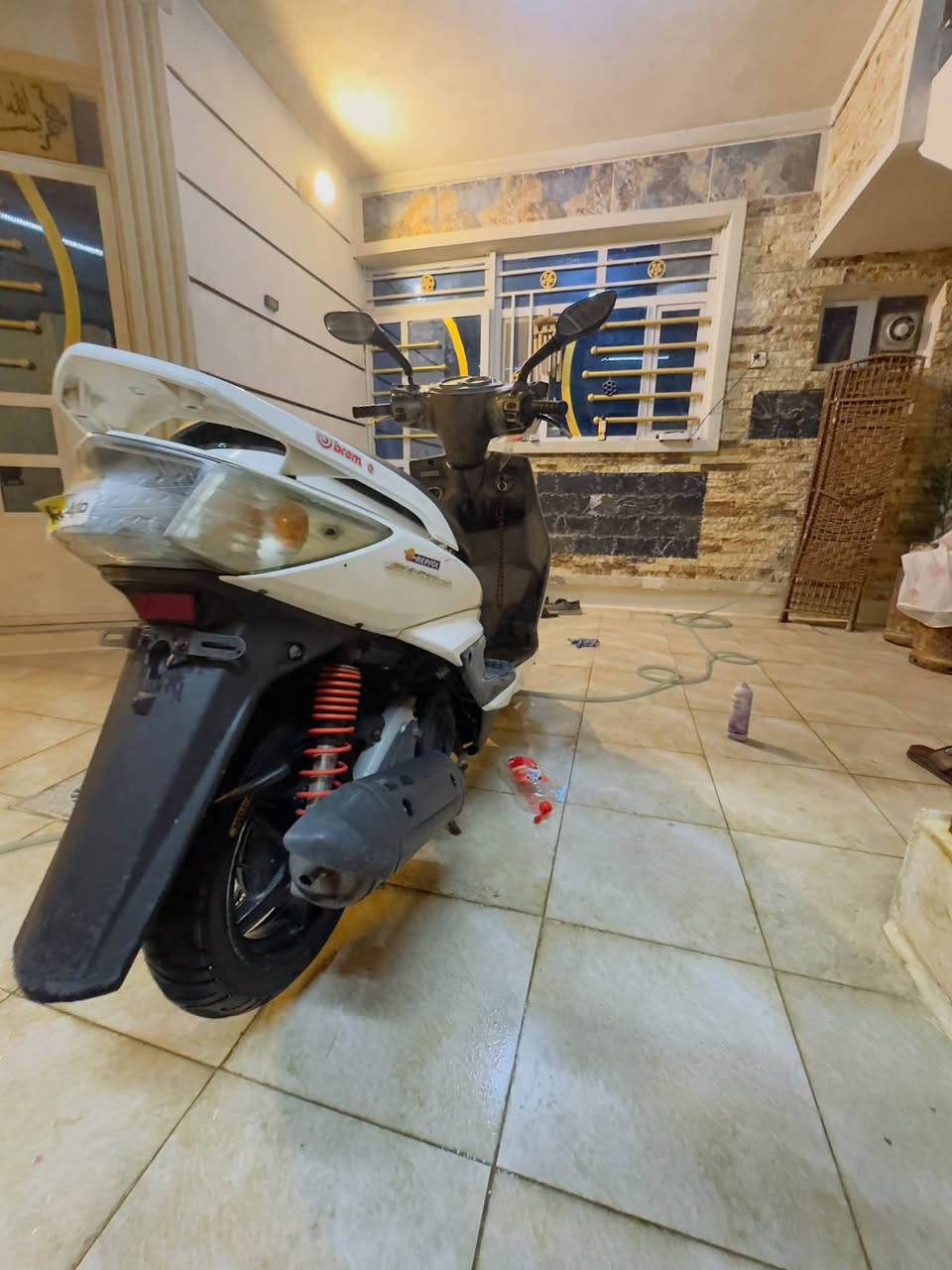 سكنس للبيع نثيه كابريتر دراجه جديده اتخبل مكينه ممفتوحه دراجه شغاله اتخبل بيها كسر بس قطعه وحده شلعه ومعدل مكاني الشعب 
*********** 
السعر 600الف
