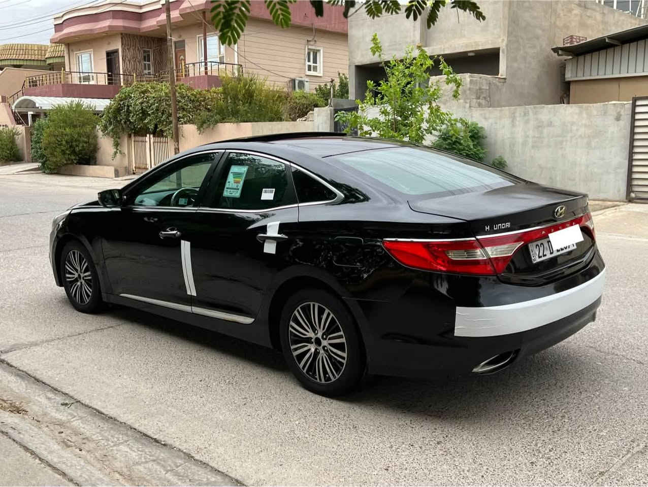Hyundai Azera
موديل 2011 خليجي 
للبيع فقط بدون مراوس بدون اقساط 
محرك (6 سلندر ) مفتوح شرط لا صرف ولا بخار 
رقم اربيل دولي هزه سنويه جديد لل 2031 

مواصفات سياره
ويل كروم مرايات شفط بانوراما وترحيب ليد امامي حساس خلفي امامي بلاد تحكم ستيرن طرفين كوشنات جلد و كهربائي و هيتر  بلاد داخل لونين بلاد مسجل bluetooth + USB + Aux.. برده خلفيه كهرباء بلاد وبيبان خلفيه برده وكومه مواصفات بعد معروفه...
سياره صدر أمامي خلفي جديد كهربائيات كل شغال تبريد شغال تخم تايرات جديد 

صبغ :. نص باب سائق بدون دواخل شرط 
سعر...(92$) وبي مجال لطيبين 

رقم هاتف:.( *********** )
رقم هاتف:.( *********** )
عنوان:.كركوك 📍
