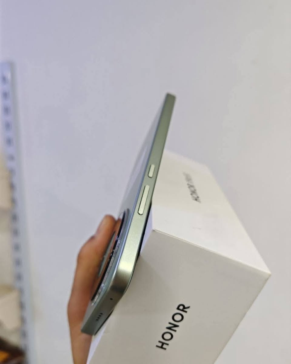 سلام عليكم جهاز HONOR X9d G5 جهاز جديد الله شاهد صار 16 يوم من اشتريته والله جهاز ولا غلطة يخبل بس حكم عندي ضرف وريد ابيعه وله اني مشتري اجني والله العظيم ملحقاته كامله شاحنتة وكارتونته بعده كله جديد السعر 475 مكاني بغداد التاجي للاستفسار هذا رقمي ***********
