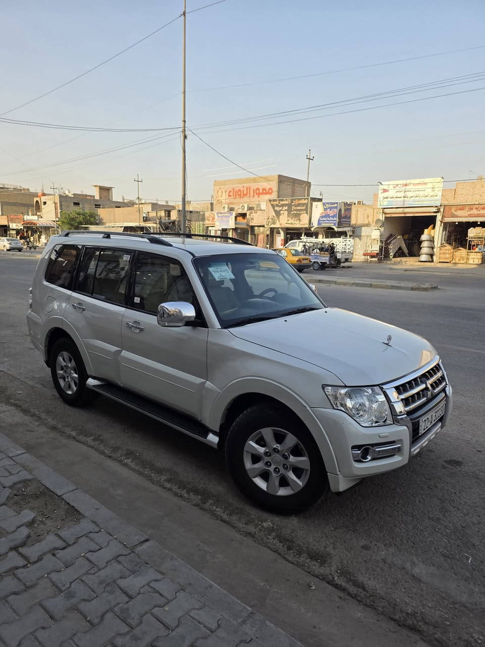 السلام عليكم 
موديل ١٧ 
بيها صبغ طرف الجمالغ وطرف البنيد الايمن 
سعرها ١٦٠ تفاصيل السياره بالفيديو 
***********
