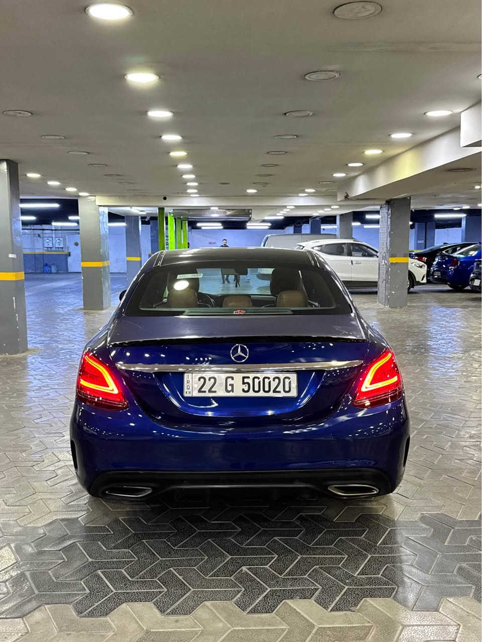 للبيع مرسيدس c300 2020  كت AMG  لون ازرق  بحري مميز     سيارة جديدة بمعنى الكلمة   ماشية 60 Km فقط  رقم اربيل تحويل مباشر باسم المشتري  كير محرك مكفول  وتبريد وكهربائيات وحدادية ايضا   حادثها بسيط  مال امريكا     وبالعراق نطخت من ورة  بالجنطة  ونصبغ بيها  اربع قطع  فقط  بدون داخل بدون ايرباك    سعرها  192   ورقة  مكانها  زيونة  وهذا رقمي *********** سجاد الخفاجي بغداد, العراق
