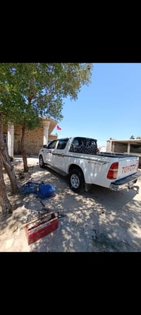 هايلوكس بنزين اوتوماتيك • ٢٠١٥ • كويتي