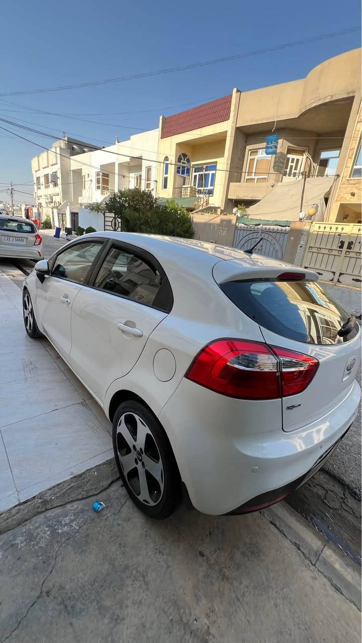 Kia rio 2014 سلاو ریز کیا رییۆی خەلیجی سپی بەفری گیرتۆماتیک+شاشەو کامیرە+سوکان ڤۆلیۆمو تحدید سرحە+جام کارەبایوو ئاوینە شەفت +سئ مۆدی لیخورین حادیو تماتیکو شەفتی سوکان+ مەکینەو گیرو تەبرید بەشەرتی فەحس سەیارەکە ئی مالییە بەناوی خۆمانە زۆر خاوینو بئ مەسروفە چرکەی تیدانیە رەقەمو سەنویو هەزەی هەموو نوییە وەکو سبوغ سئ پارچەو بستیکی هەیە بئ ژۆریو بئ ارباك پیشو پشتی کەپسە بەناوکردنو غرامەش بەشەرت سحری ٧٨ کەمیک مەجال لە هەولیرم  م*********** أربيل, العراق
