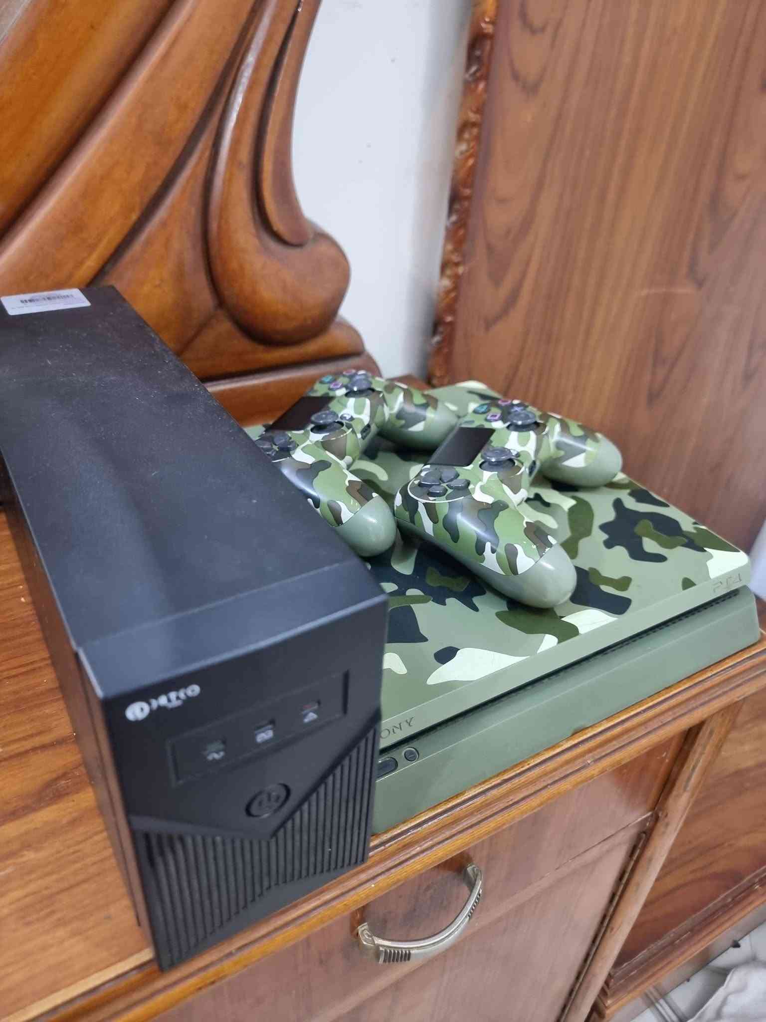 السلام عليكم 
بلي 4 سلم مهكر ps4 نظام 9 
باندل نسخه Call of duty ذاكره 1 واحد تيرا 
الجهاز نضيف جدا لوك ستيكر جويستكات اصليه
كامل ملحقات الاصليه مع UBS جديد ويحتوي ع  27 لعبه
كول اوف ديوتي بلاك اوبس 1 و 2  وباقي الألعاب 
عنوان بغداد الشعب للاتصال او واتساب ***********

نص مكتوب في الصور:
- User1 Far Cry® 6 Arabic (Mustafaa lee)