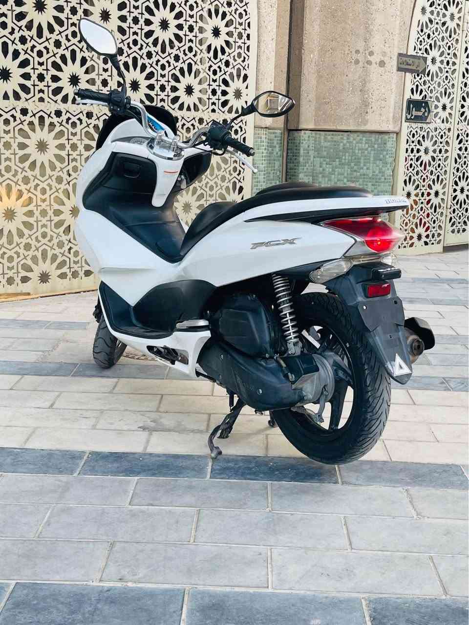 دراجه pcxجيل اول مكينه 125ماشيه ٢٩الف  دراجة  كلها ابلاديه شرط النضافه دراجهة مال رمبه مال معرض المديل 2016 ماخذها رمبه اوراق المعرض موجوده يعني مو مال شارع 
حساس ازدحام سويجات ٢ الدراجه كفاله عامه الدراجه على ايدي شوفت عينك ياباني الاصليJF جديده مكاني بغداد السعر ١٥٥٠لاتصال *********** بغداد, العراق
