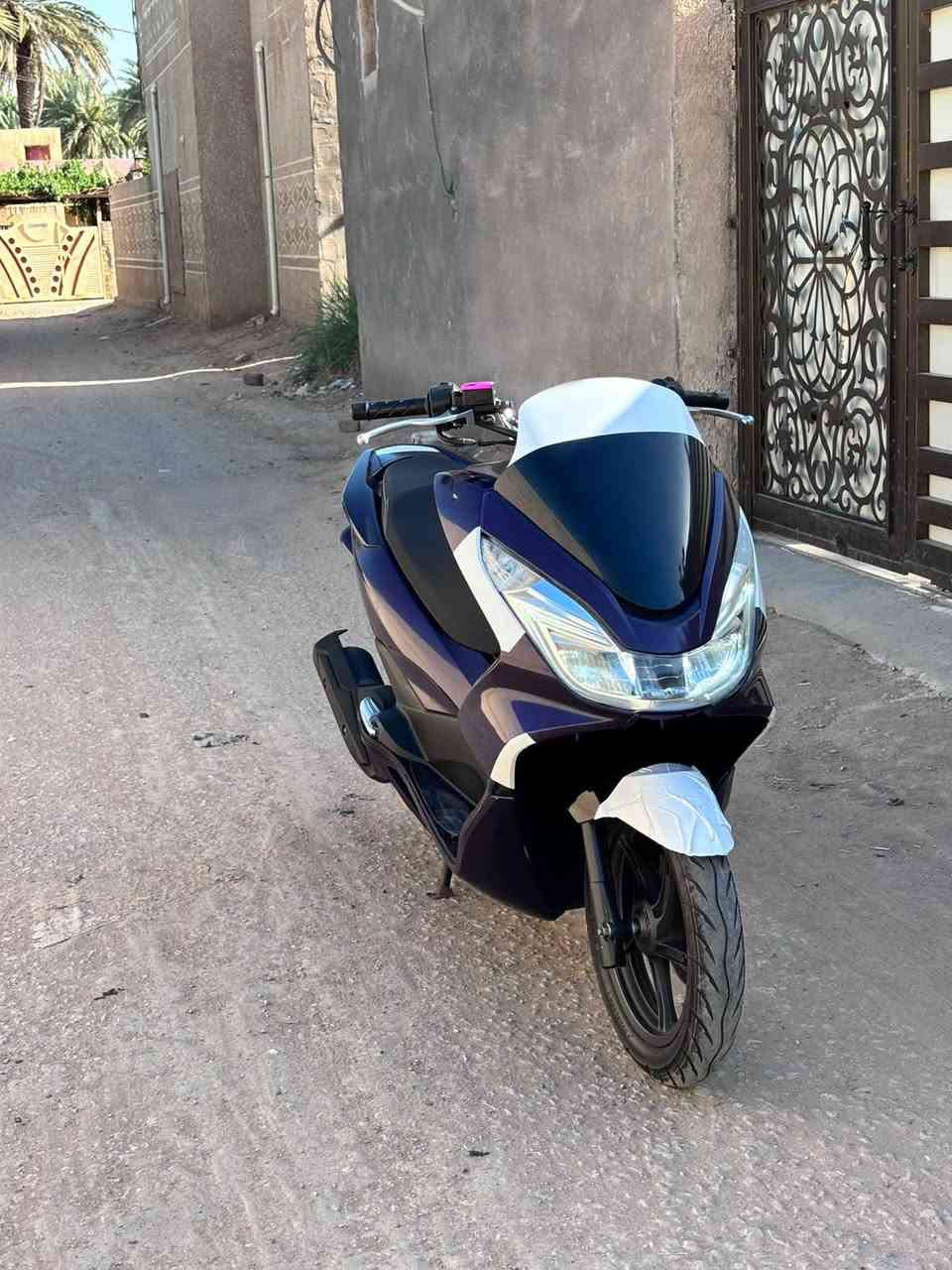 جيل ثاني ياباني ماشية22 الف دراجة لونها ابيض صابغه بنفسجي دراجة رمبة بشهر 2 نازله مكتوب بلمكاتبة اوراقه كامله اي نقص مابيها تجي تجيب مصلح وياك والي يطلع عذر لو عيب بلكفرات مني اله كفرات تايوان اصلي لون ابيض دراجة سعرها 2 مليونين وربع والشراي يشلع عيوني هذا رقمي بي واتساب ***********
