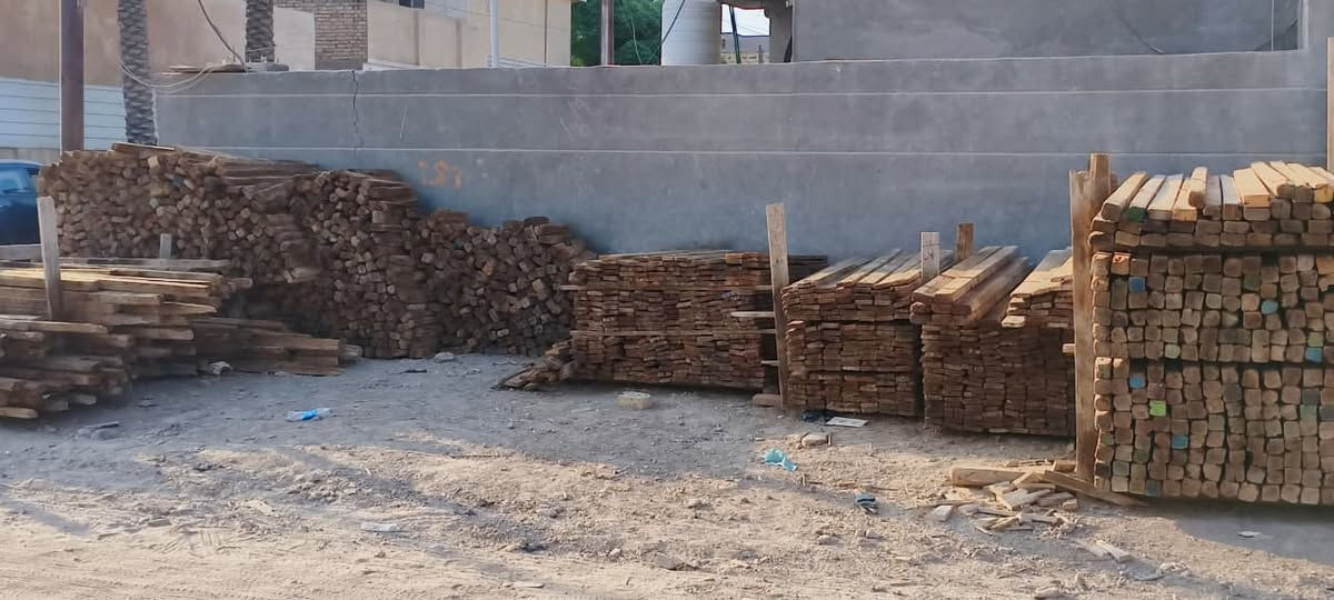 قالب خشب مستعمل للبيع نضافة موضح بالصور
العدد 30 مكعب
 20 مكعب الطوال و10مكعب الكصار
العنوان حلة شارع 60 للاستفسار ***********
