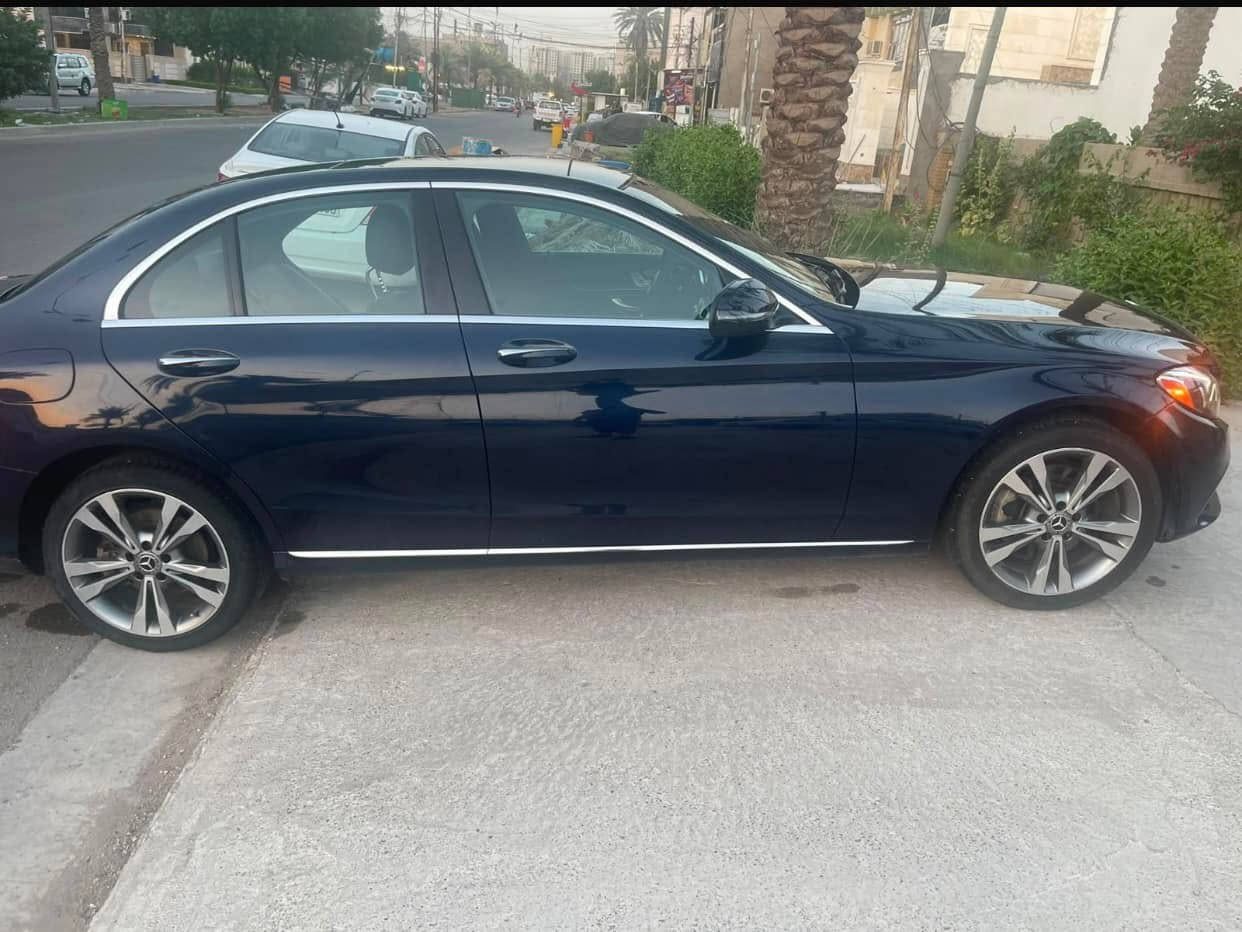 مرسيدس  C300 موديل ٢٠١٨ للبيع 
السياره فول فول موصفات 
دبل ماوس 
بانورما 
وين كب ١٨ 
داخل اسود 
كشتات تدفئه 
محرك ٢٠٠٠ تيربو 
فور متك 
لايت لد 
السياره لونها نيلي 
ماشيه ٨٩ الف كيلو 
حادثها جانبا امامي 
بدون ايرباك 
السياره باسمي ثاني يوم التحويل او وكاله 
السعر المطلوب ١٦٥٠٠ 
***********
