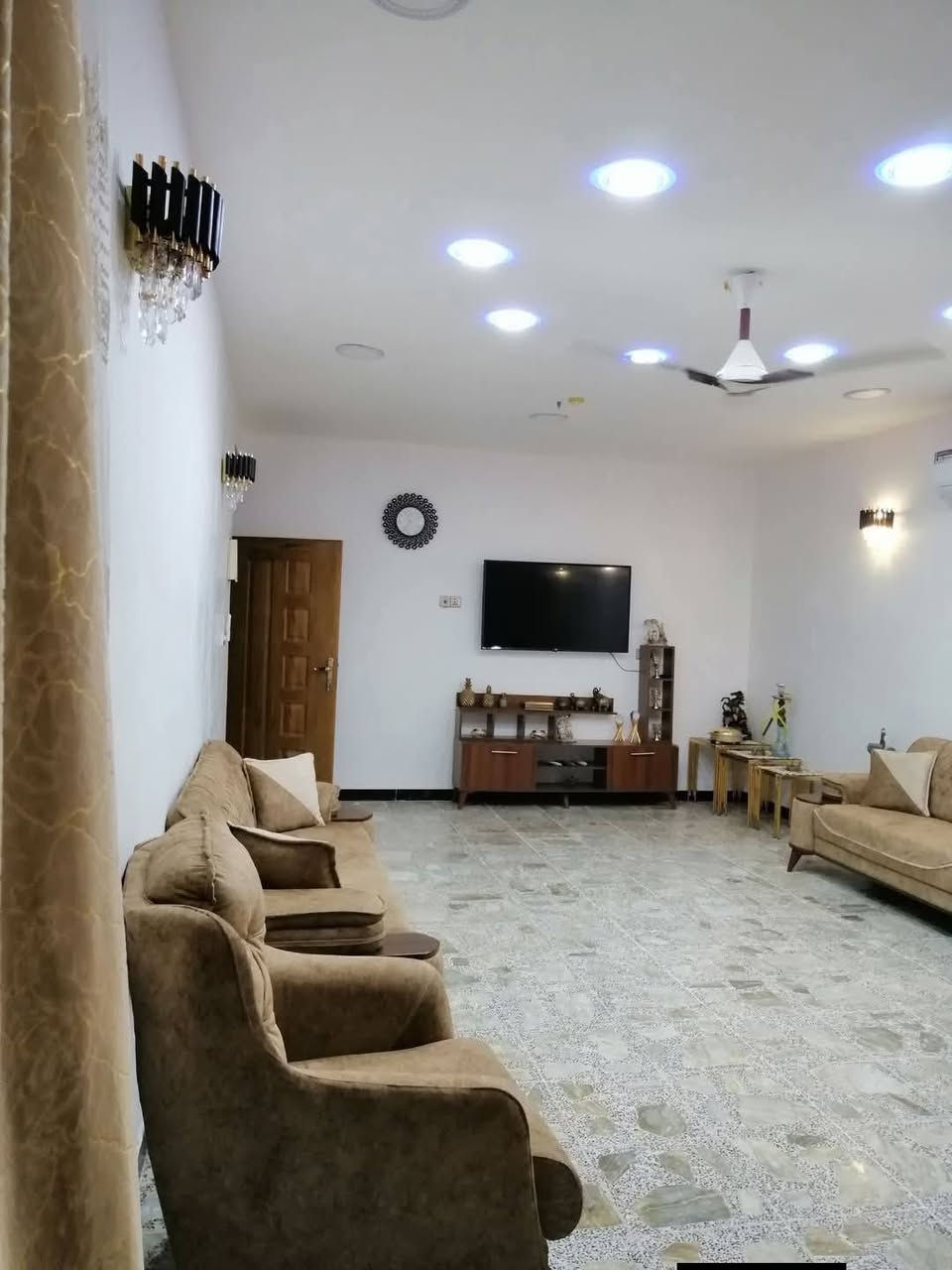 السلام عليكم دار للبيع سند ٢٥مساحه ٤٦٠متر مكانه الدوانم مال الشرطه الخامسه قرب جامع كرطان الكبير السعر ١٦٠اللاستفسار ***********
