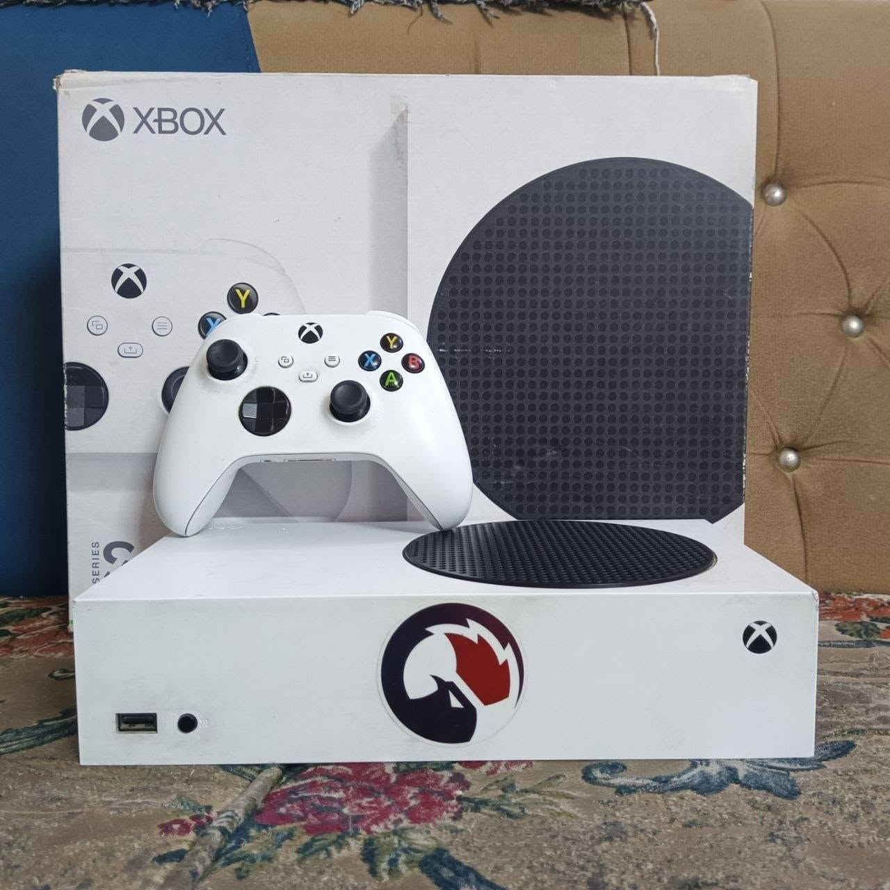 السلام عليكم ورحمة الله حبايبي عدي (Xbox series (s لون ابيض، ذاكره 512 مستخدم نضيف نظافه كاملة، يدتين الاصلية والاحترافية، مع وجود هارد واحد تيرا
السعر : 460 الف
للتواصل : ***********
