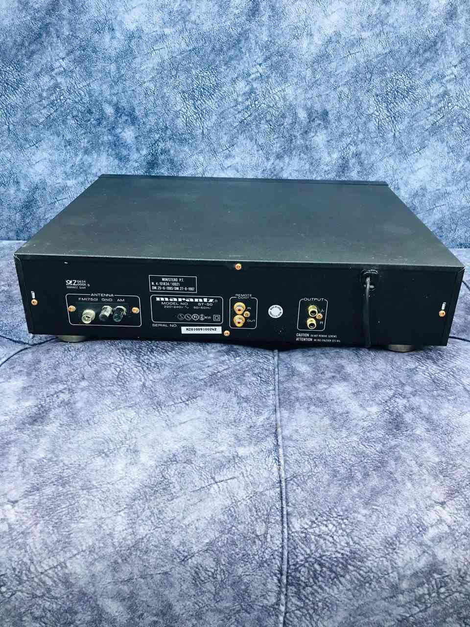 للبيع 📻 🇯🇵
جهاز راديو من شركة مارانتز 🔊
MODEL- MARANTZ-CT-50
صناعة اليابان عام 1989 🇯🇵 
قطعة جداً جداً راقية 
نظافة الجهاز 100 %  على شركة 
موجات الجهاز FM / AM 🎼
سحب الجهاز جداً جداً راقي ونقي 
كهرباء الجهاز  220 V 
نظام باث شاشة الكترونية 🖥
عرض الجهاز  42 سم 
للاستفسار اكثر مراسلة الصفحة 
وات ساب *********** اتصال ☎️
