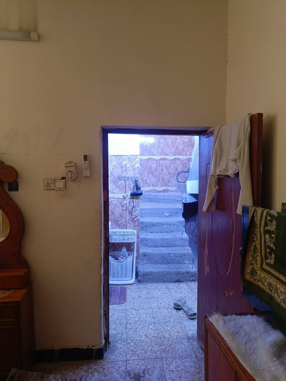 دار لبيع مساحه 100متر شراي يتصل ***********
