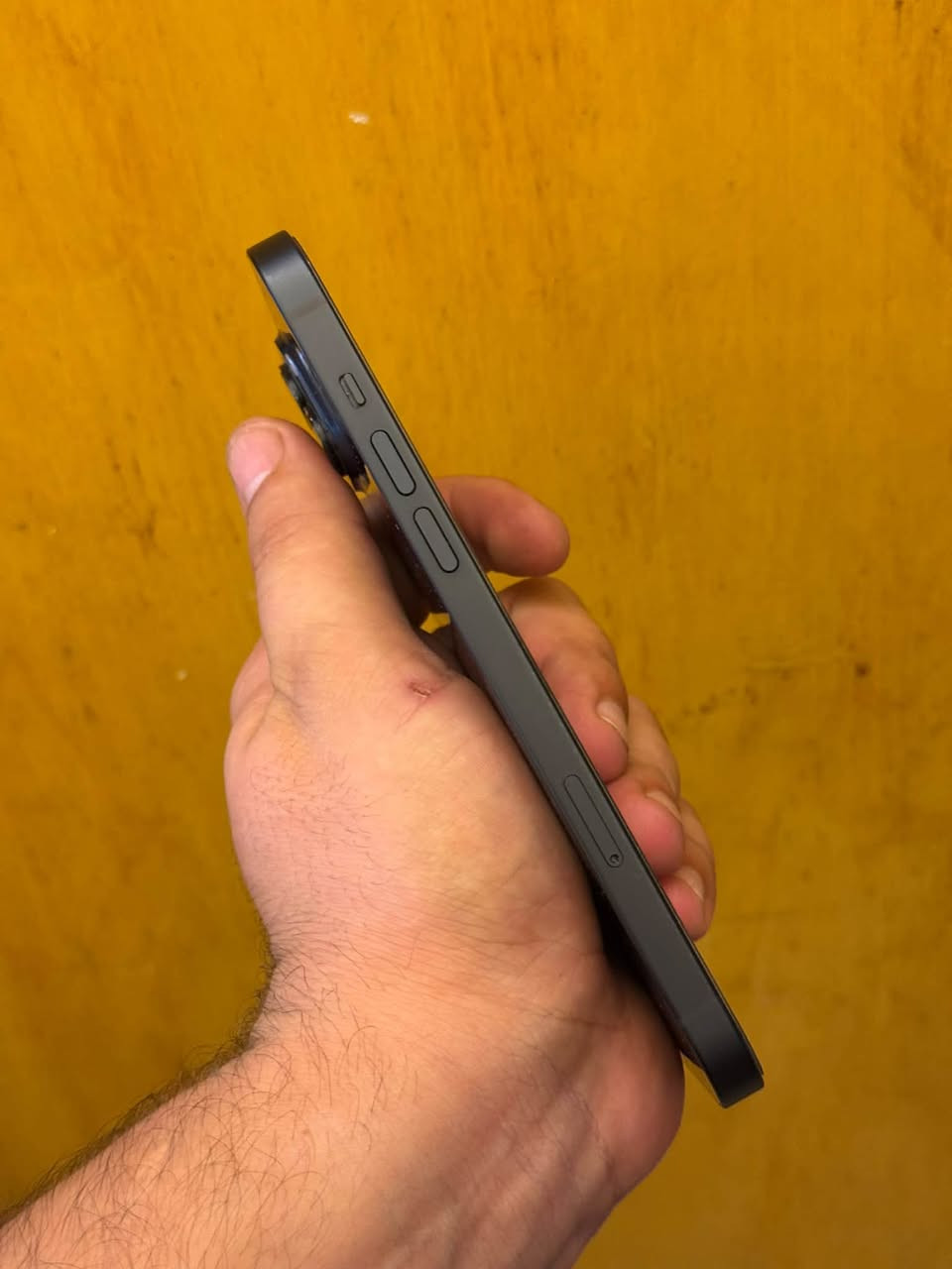 iPhone 14 Plus 🫐
بطارية 86 🔋
جهاز مكفول
نظافة 100‎%‎
ذاكرة 128 
لون نيلي 🫐
جهاز نظيف وشرط الفحص وين ما يعجبك
جهاز 14 بلاص بحجم 16 برو ماكس
💰 السعر: 625 وبي مجال بسيط
📍 المكان: بغداد جديدة 

📞 :***********

🔥 جهاز عملي، شاشة كبيرة، وشكل بعده فخم جداً

نص مكتوب في الصور:
- 4:02 69 حالة البطارية والشحن كما هو الحال مع البطاريات القابلة لإعادة الشحن، بطارية الهاتف قابلة للاستهلاك وتصبح أقل فاعلية مع الوقت، معرفة المزيد... الحد الأقصى للقدرة هذا قياس لقدرة البطارية مقارنة بقدرتها عندما كانت جديدة. قد تتسبب القدرة المنخفضة بتقليل ساعات الاستخدام بين عملية الشحن والأخرى. 86% أقصى قدرة للأداء ستساعد الأنظمة المضمنة في النظام والمكونات في تخفيف آثار الأداء التي قد تلاحظها أثناء التقدم الكيميائي في عمر بطارية iPhone. شحن البطارية المحسن للحد من استنزاف عمر البطارية، يتعلم الـ iPhone من عادات الشحن اليومية، بحيث ينتظر ولا يتجاوز 80% حتى يحين موعد حاجتك إلى استخدامه.