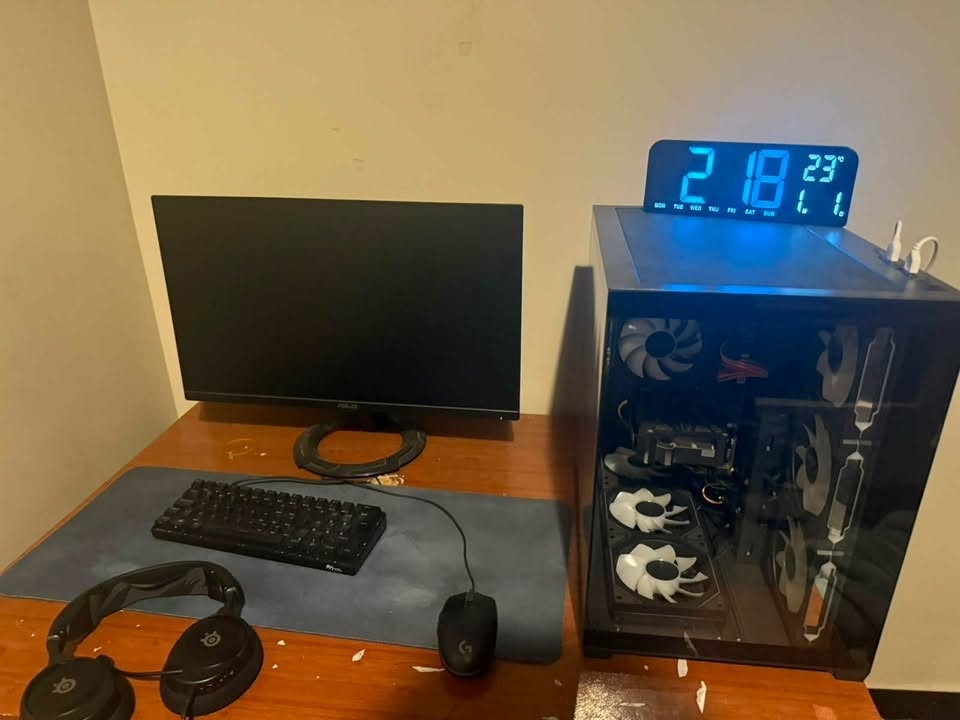 NVIDIA RTX 3060 12GB Inno3D
كرت الشاشة

i5-12400F معالج 

16GB : (RAM) 3200hz

التخزين (SSD 500GB (250+250) 
 (HDD 1000GB (1TB

ASUS H610 مذر بورد
شاشة 165hz اسوس 

 الباور سبلاي Watt 700
ماوس لوجتك
كيبورد ميكانيكي 
سماعات ستيل سيريس 
يوبي اس 1500
ب مليون ومية وبيهه وبيه مجال
مكاني بغداد الشعب
***********واتساب
