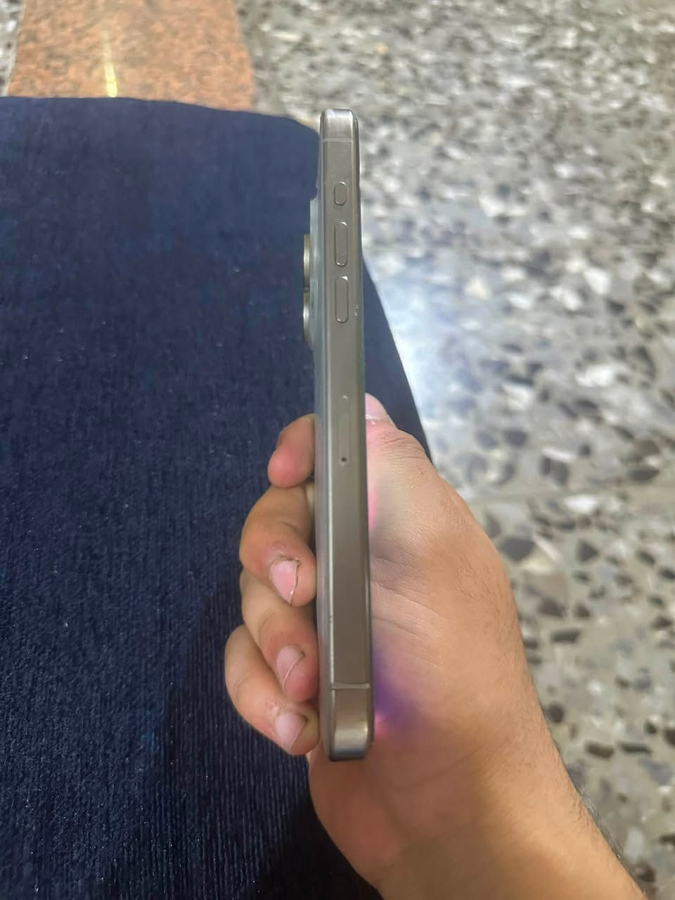 سلام عليكم جهاز ايفون 15 برو ماكس جهازه نضيف فقط ضهره مكسور وشاشه بيه خط كمه وضح بل صوره ء
بطاريه 86
وذاكره256 اسفسار ***********
سعره 550
