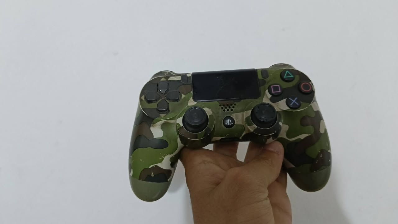السلام عليكم
بلي٤|PS4 سلم اونلاين ابيض للبيع نظام 14.00 سعه التخزين 500GP لوك ستيكر مامفتوح نضيف الله شاهد وما داخل تصليح ابداً

 ملحقاته ثنين جويستك واحد شغال والثاني خلل بمنفذ الشحن وكيبل تشغيل وكيبل HD وكيبل USP عدد ثنين 

والعاب 

قرص بيس 2021

قرص GTA V

Roblox 

War Thunder 

wrestling game 

بيس 2026

ملاحظه⚠️ ويا ضمان يوم كامل ورا الشراء لاكن ما مسؤول عن أي خلل شخصي  خارجي مثل سقوط الجهاز وكسره او وقوع سائل علي او سوء أستخدام 

السعر 265الف وبي مجال

العنوان بغداد العبيدي حي النصر للتواصل والاستفسار  

***********

نص مكتوب في الصور:
- baqirmuhamed m
- 18:17
- grand theft auto V
- RESIDENT EVIL 4
- Chainsaw Demo
- بدء
- Resident Evil 4 Chainsaw Demo.
- الاتصال بالإنترنت وعرض احدث المعلومات الخاصة بهذا التطبيق.
- إدخال X
- إلى الطرف الأيسر L1
- إلى الطرف الأيمن R1
- قائمة الخيارات OPTIONS