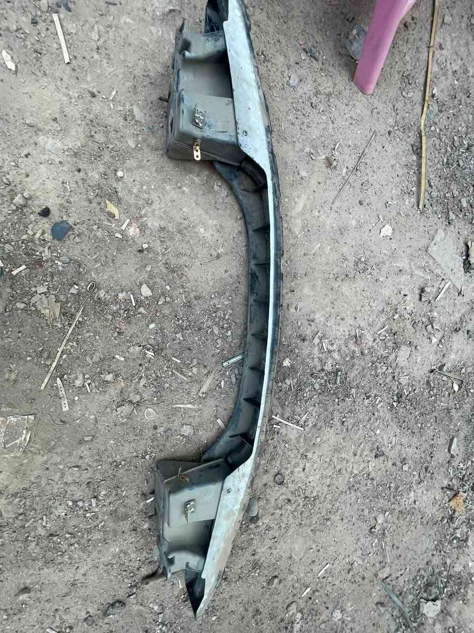 دعامية امامية بيجو بارص كاملة هيةو البدنة مابيهة كسر كاملة ليطهة السعر 30مكاني جزيرة بغداد السياحية 
رقم ***********
