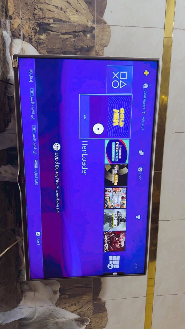 بلي 4 مهكر مع العاب مثل ما موضح بلصوره مع جوستك  اصلي عدد 2  مع كيبل شاحن  تجي للبيت تفحص يمي وتلعب يلا تاخذه السعر 230 وبي مجال  الشراي يراسل واتساب او يتصل ع الرقم ***********
