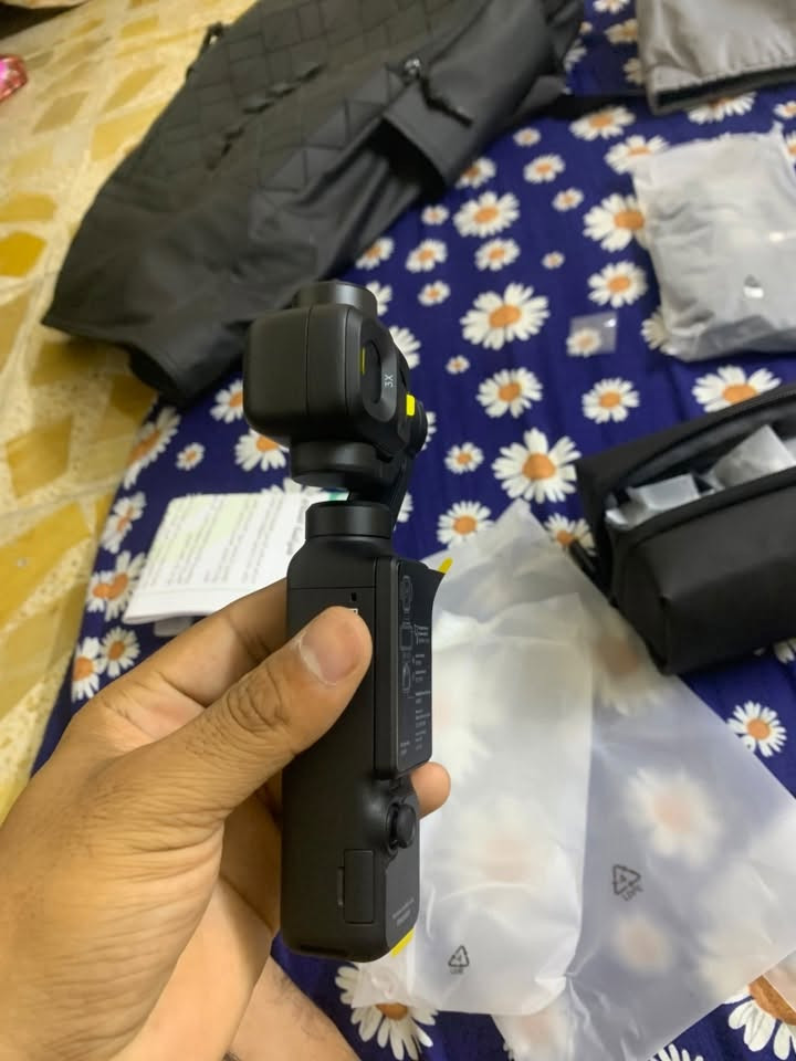 كامرت Dji osmo pocket 4p
كونبوو  نسخت الفلوك شتريته قبل ٢٠يوم بيه ضمان سنه 

رايده ب واحد مكاني بغداد الكرخ وتساب*********** الكامره تجي تفحص اذا بيه شخط تاخذ بلاش
