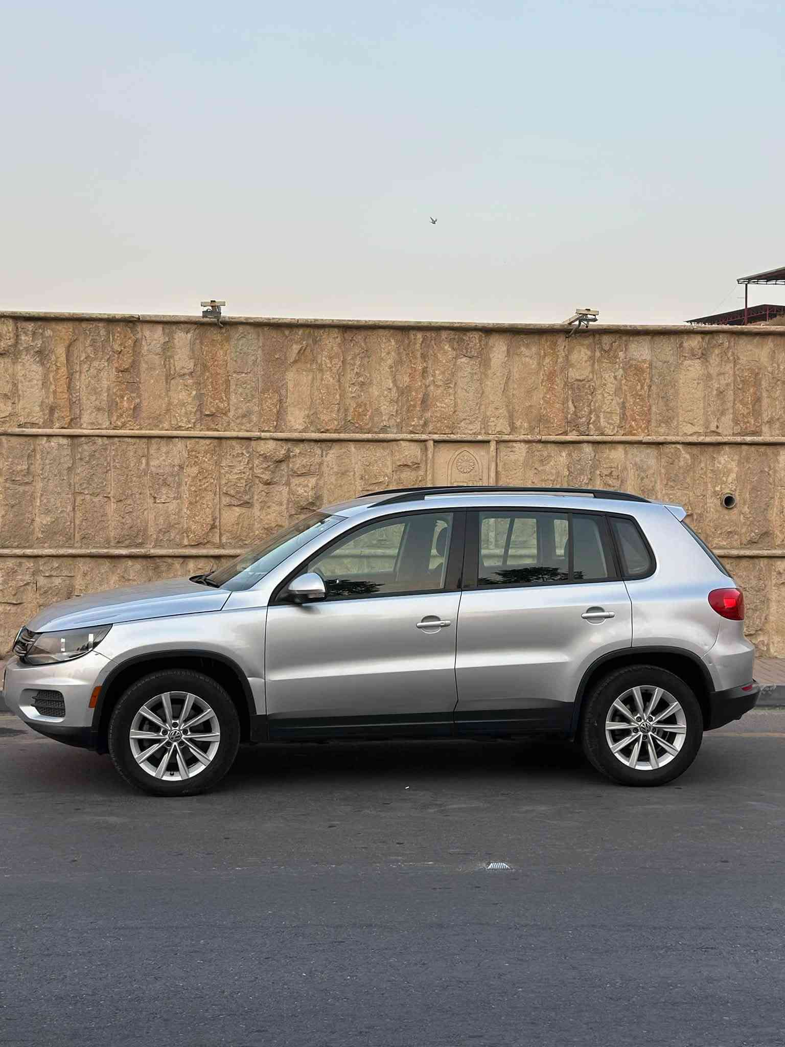 السلام عليكم
كلين لمتد !!! وسعرها بلااش 🤩🤩

Volkswagen Tiguan 2017 كلين تايتل

فلوكس واكن تيكوان
حجم المحرك:2000 توربو Tsi
ماشيه:  125 الف
رقم اربيل الجديد
المواصفات :- 
بصمةابواب
دخول ذكي 
هاند بريك كهرباء
تحكم ستيرن كامل
شاشه 
اوتو هولد 
كاميرا خلفيه دواره 
هيترات بلمري
ثلاجه بلجكمجه 
حساس مطر
جام يصعد و ينزل بالسويج
تبريد قطعتين
8 ايرباك
مثبت سرعه 

الضرر :- 
السياره نظيفه جدا بمعنى الكلمه وبلاديه بلكامل على وضع الشركه ما بيها اي نقص بيها شوية بارد باب النفر 

مكان السياره موصل
لمعرفه السعر الاتصال على الرقم 
***********
