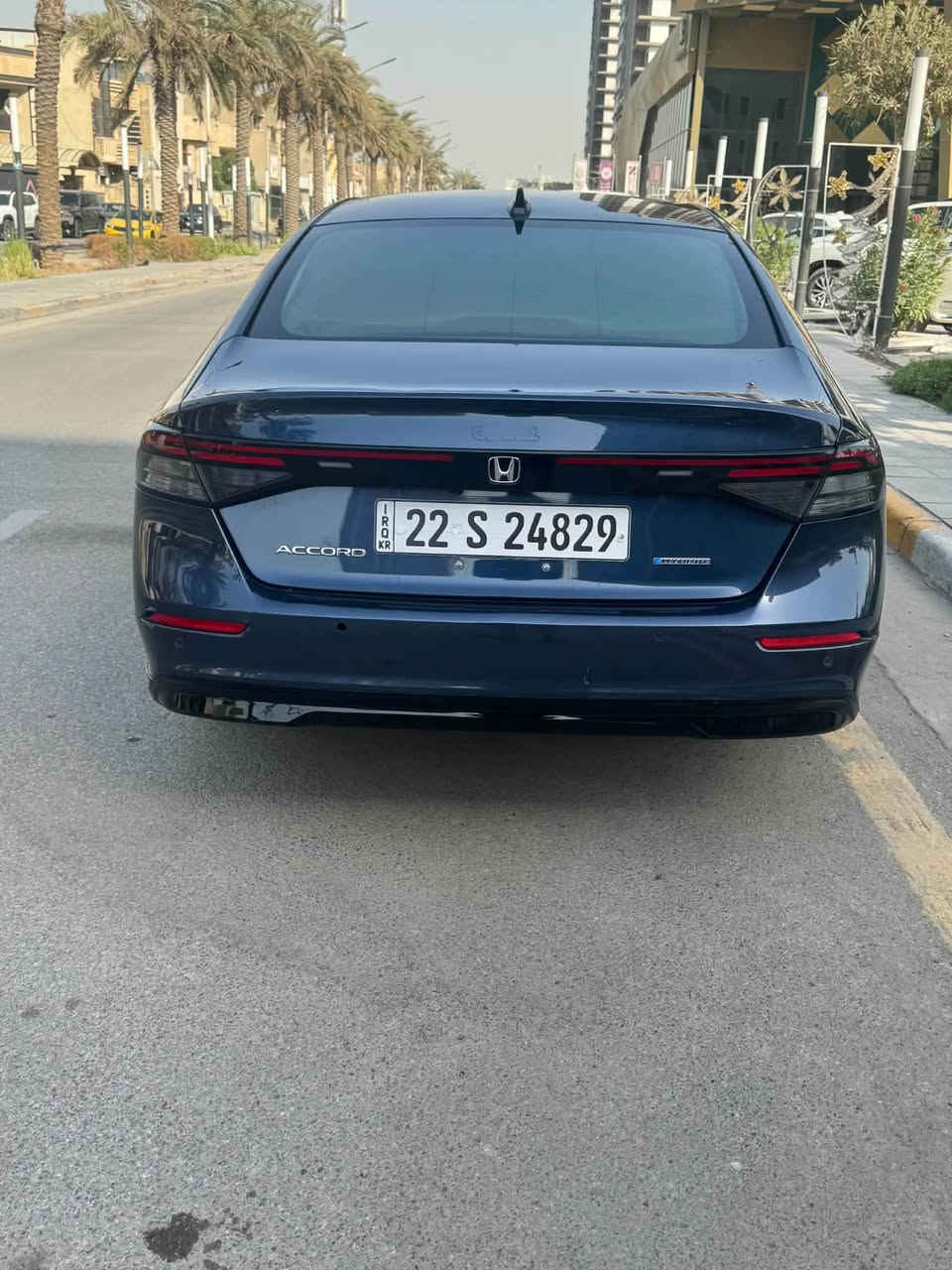 السلام عليكم 
هوندا اكورد هايبرد 
موديل 2024  EXL 
وارد امريكي 
حادثه باب السايق او خلف السايق 
العنوان بغداد المامون اربع شوارع 
السعر 195 بيه مجال 
الاتصال ***********

