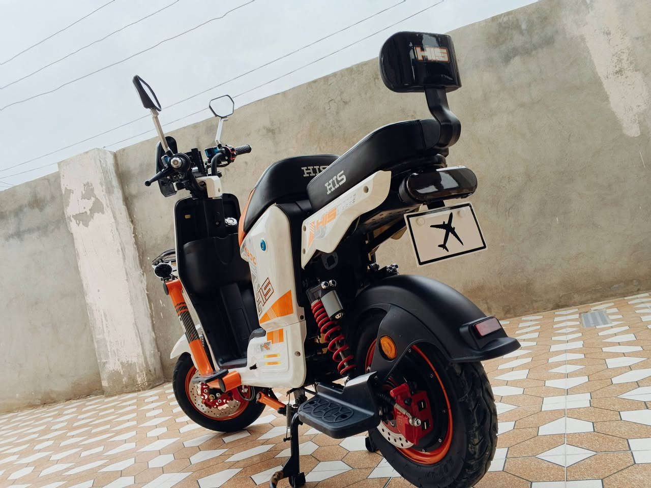 للبيع دراجة شحن نوع His /H9000
فول مواصفات بطاريات 5 حجم 32 امبير الصليات 
عنوان ديالى الخالص 
سعر 490 او بي مجال الشراي
 يتصل ***********
