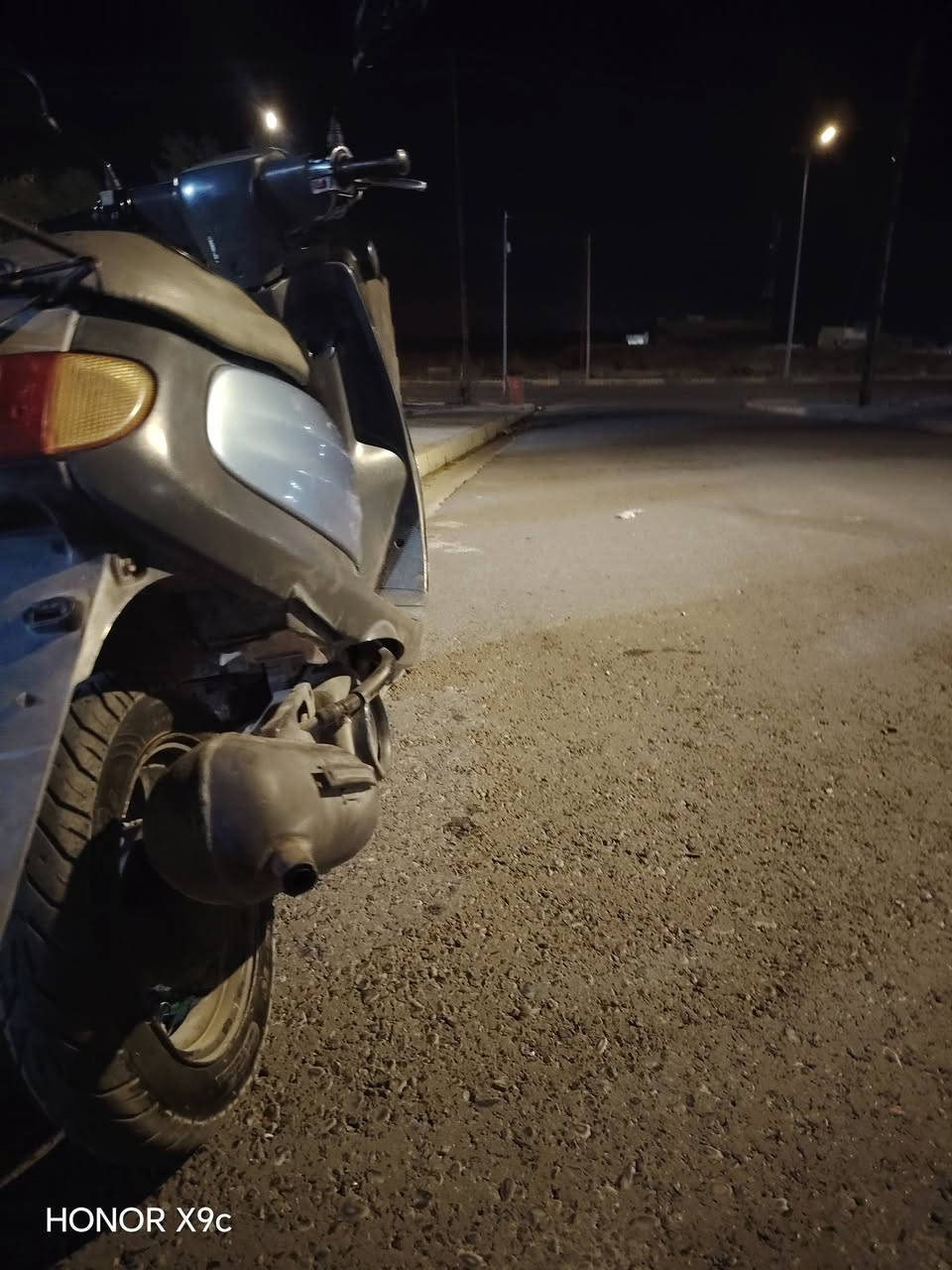 السلام عليكم ماطور ما مفتوح للبيع سعر ٤٠٠ الف مكان حمدانيه للاستفسار على هذ رقم *********** بس الشراي يتصل

نص مكتوب في الصور:
- HONOR X9c