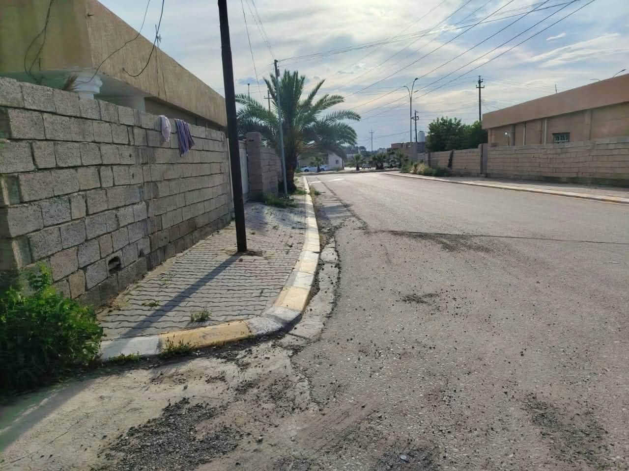 بيت للبيع بمساحة 400 متر  بقضاء العلم قريب من البورصه جداً كافة الخدمات مدارس وأسواق مكتب ثائر الحديد للعقار 
السعر 80 وبي مجال 
***********
