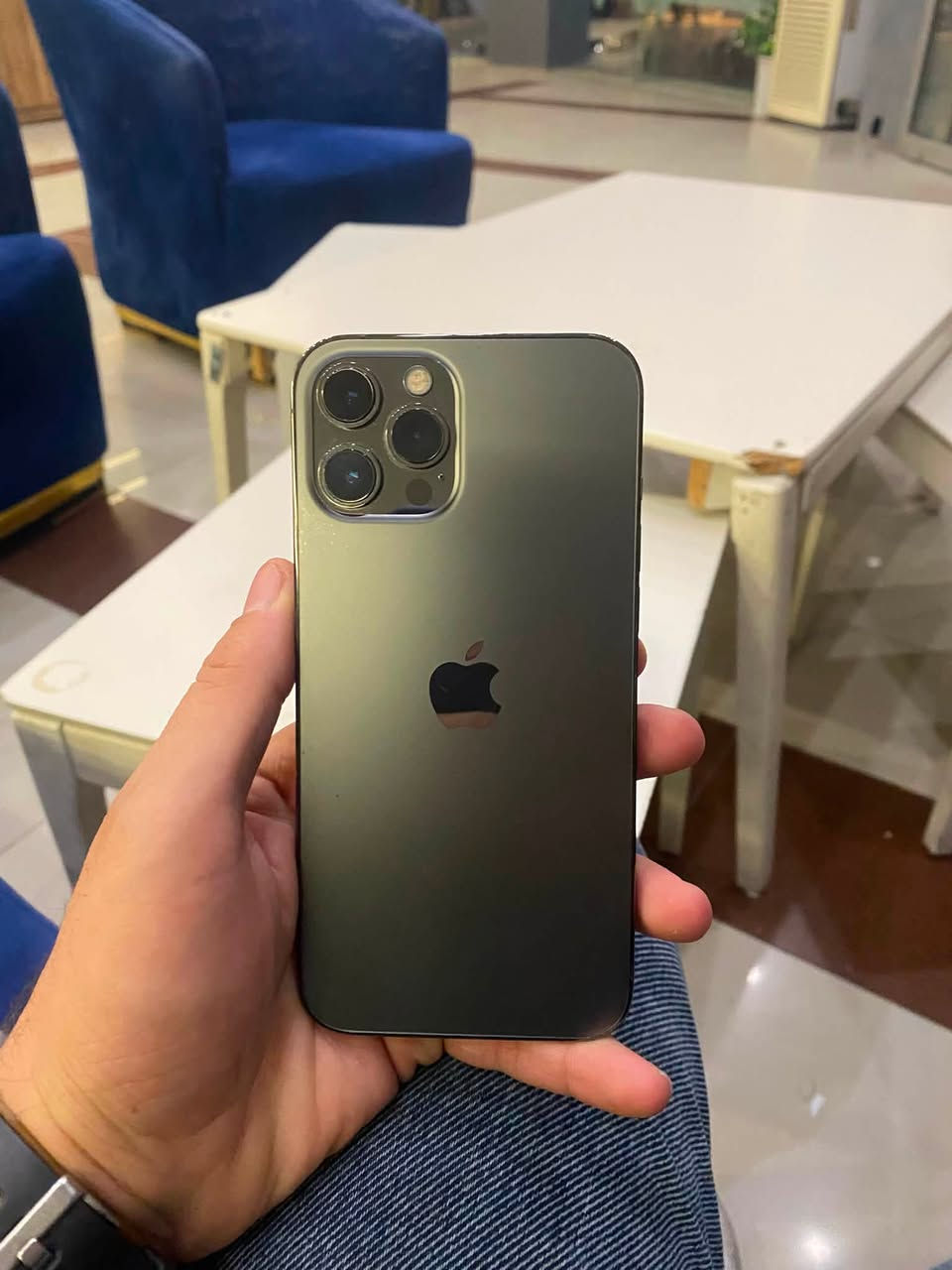 سلام عليكم
📱 للبيع آيفون (12 بروماكس الجهاز بلادي بس بي خطوط بالشاشه )
 • السعة:256
 البطارية:76
 • الجهاز:(نضيف فول )
 • شغال 100% (نت – صوت – اتصال – كلشي تمام)
 • ما بيه أي خلل
📞 للتواصل:***********
