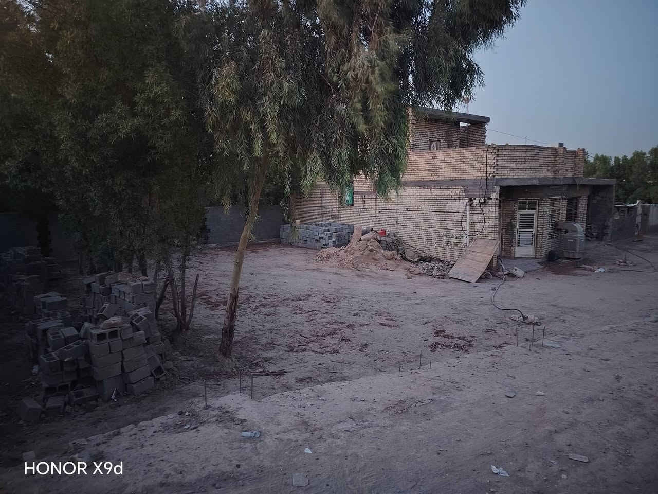 🏡 فرصة استثمارية مميزة للبيع في بغداد
📍 الموقع: بغداد – قرب جسر الحديدي، مال كرغولية، صوب منطقة الأمين.
✅ أرض شاطئية بمساحة 1750 م². ✅ تحتوي على بيتان، مناسبة للسكن أو للاستثمار أو للتأجير. ✅ واجهة 33 متر × عمق 58 متر. ✅ موقع حيوي وسهل الوصول.
💰 السعر: 145 مليون دينار (قابل للتفاوض للجادين).
📞 للاستفسار والمعاينة: *********** اتصال أو واتساب.
لا تفوّت الفرصة، العقارات المميزة بهذا الموقع نادرة.
#بغداد #عقارات_بغداد #بيع_أراضي #استثمار #عقار #أرض_للبيع
